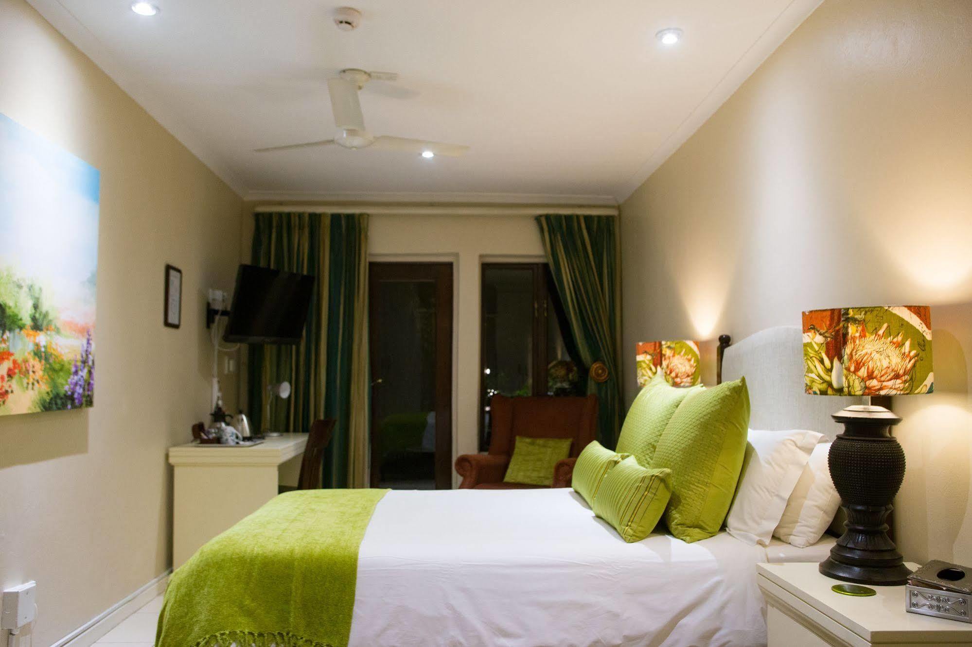 No66 Sandton Lodge ヨハネスブルグ エクステリア 写真