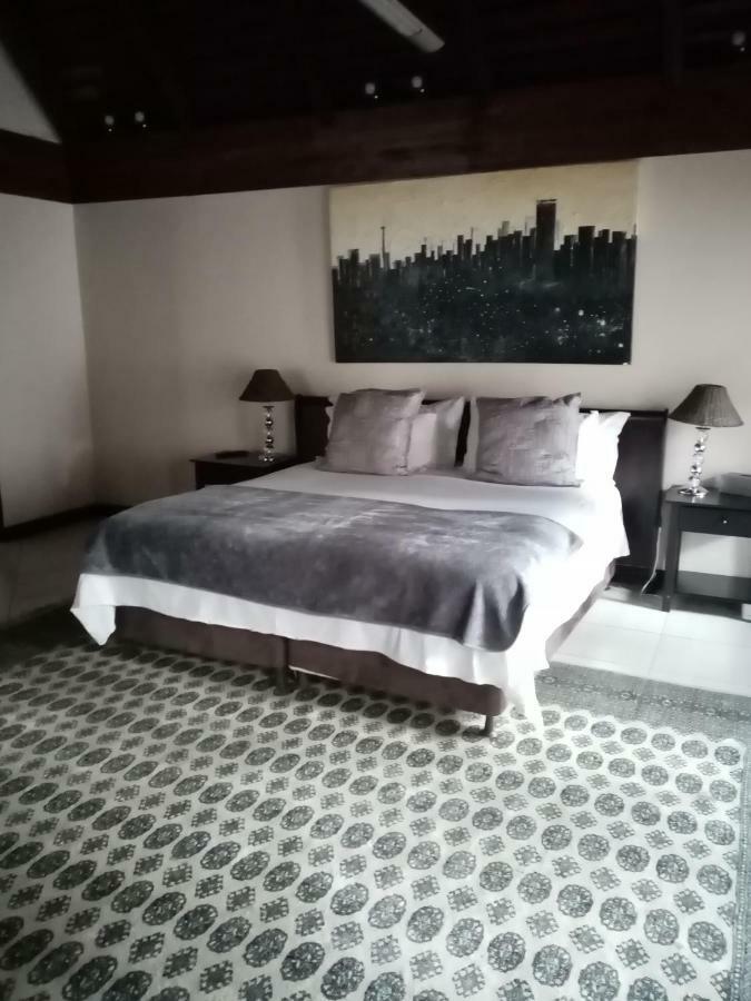 No66 Sandton Lodge ヨハネスブルグ エクステリア 写真