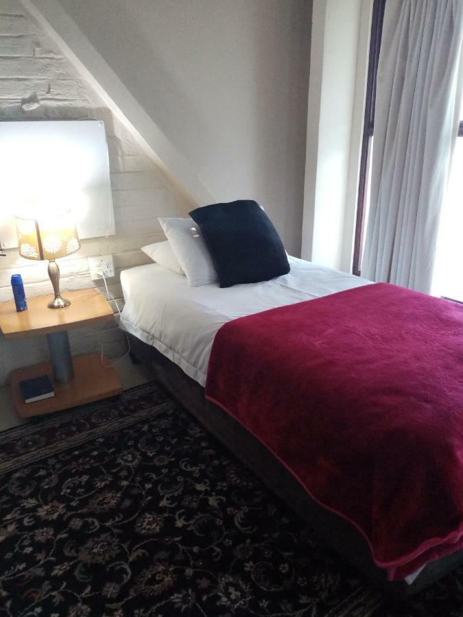 No66 Sandton Lodge ヨハネスブルグ エクステリア 写真