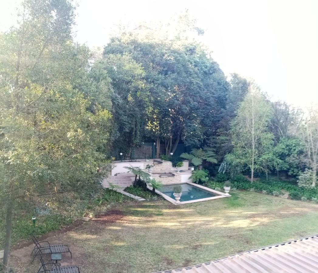 No66 Sandton Lodge ヨハネスブルグ エクステリア 写真